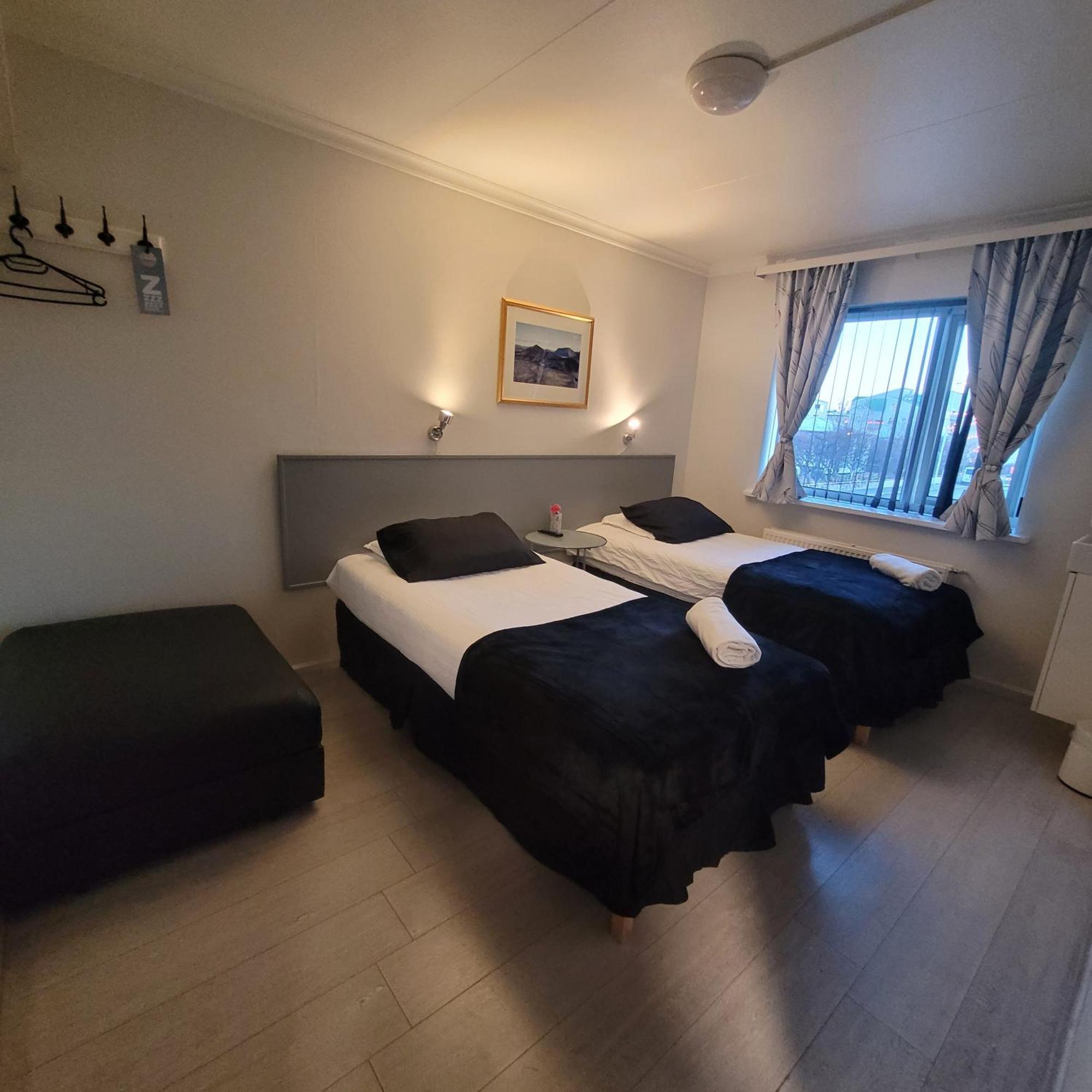 B&B Guesthouse - Bed And Breakfast Keflavik Centre Ngoại thất bức ảnh